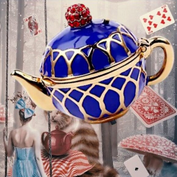 🆕️ Teapot Brooch 18k Gold Plated 🫖 - Picture 1 of 6